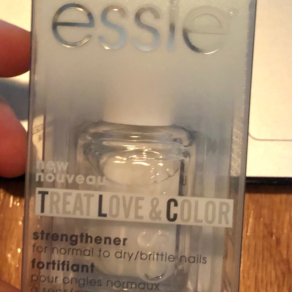 Essie Treat, Love, &Color nail strengthener